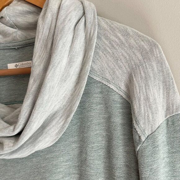Columbia Cowl Neck Athletic Top Pullover Womens Medium Green Colorblock Hiking - Picture 6 of 8